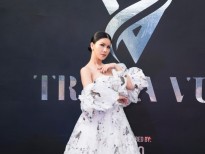 Loan Vương bất ngờ được NTK Trisha Vu mời làm vedette show thời trang
