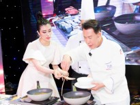 Hoa hậu Nguyễn Lan Vy thưởng thức món ăn từ yến của siêu đầu bếp Martin Yan