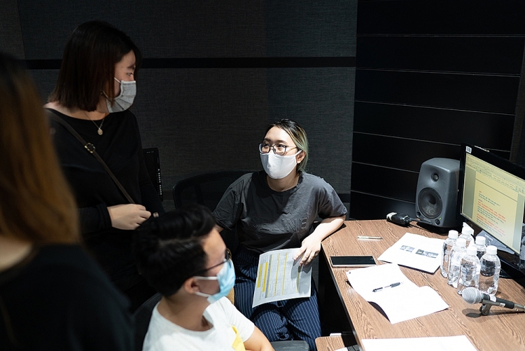 jun pham ninh duong lan ngoc lien binh phat ket hop trong mv co vu viet nam cung chien thang dai dich