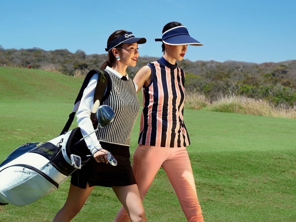 Á hoàng Golf Queen Hải Anh gợi ý cách mix đồ trong thời tiết giao mùa