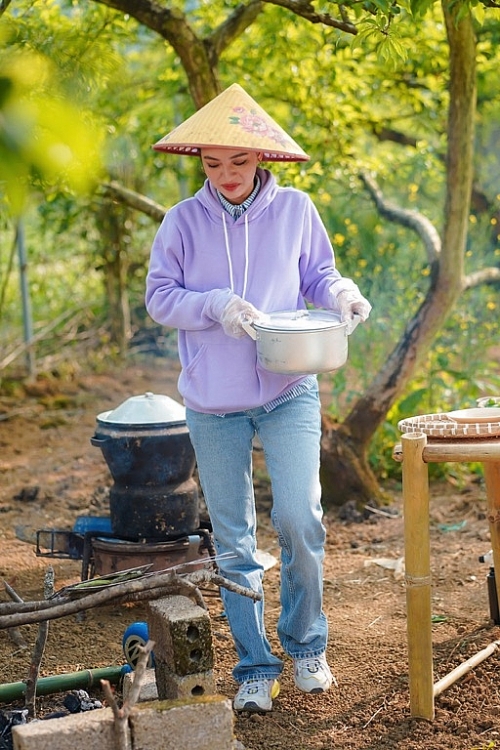 mac van khoa khien do duy nam va tu hao tron mat khi day coi xay da nang 300kg