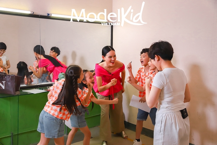 model kid vietnam sau 3 tap bi lien minh lan thuy dap toi ta cuoi cung hlv huong ly cung da gianh chien thang dau tien