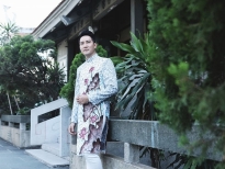 Nguyễn Phi Hùng lịch lãm với áo dài tại Chùa Vĩnh Nghiêm