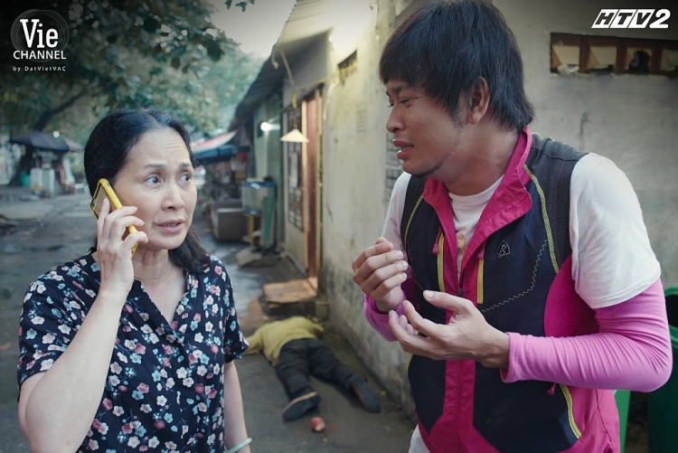 'Cây táo nở hoa' tập 2: Dư căm hận nhất quyết không để tang bố, xé cáo phó và nhận 1 cú tát từ Ngọc