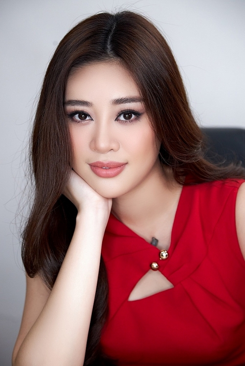 'Road to Miss Universe' tập 4: Thử thách kỹ năng ứng xử của Hoa hậu Khánh Vân qua phỏng vấn online giả định