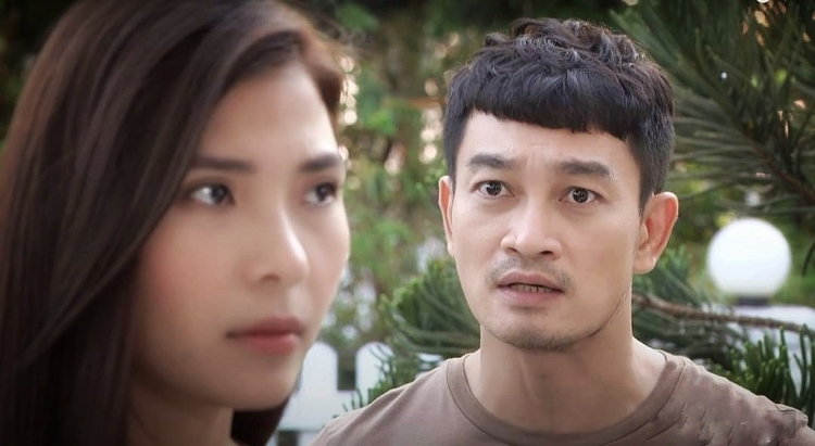 Lương Thế Thành phản ứng ra sao khi Thúy Diễm quá tình cảm bên Trương Minh Quốc Thái trong phim mới?