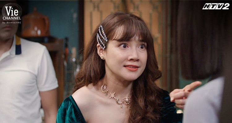 'Cây táo nở hoa' tập 4: Vụt mất cơ hội lấy chồng giàu, chị em Châu - Báu đánh nhau lật cả mâm cúng