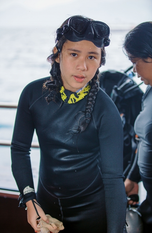 Anh em Hoa hậu nhí Bella Vũ cùng Quán quân 'Cuộc đua kỳ thú' Ngọc Anh lặn biển sâu 15m gom 60kg rác