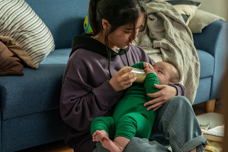 Cuộc sống của phận mẹ đơn thân 'ngọc nữ 10x Kim Hyang Gi' trong phim 'Đứa bé'