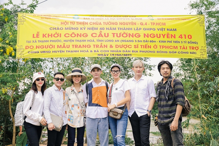 Dược sĩ Tiến xây cầu từ thiện bằng cát-xê của Trang Trần trong 'Hạnh phúc máu'