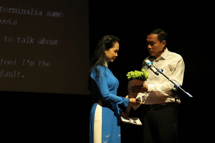 Dư âm 'Se sẽ chứ 2021': Tuần lễ phủ sóng thơ khắp Việt Nam