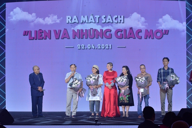 Uyên Linh - Văn Mai Hương khiến khán giả 'nổi da gà' với màn song ca 'đỉnh của chóp'