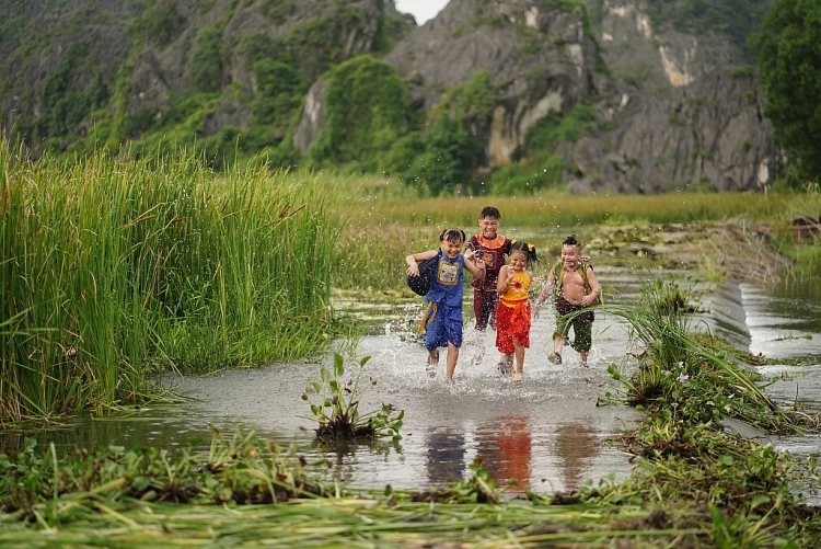 'Bé Nhện' Hữu Khang lăn xả cùng 'Trạng Tí phiêu lưu ký'