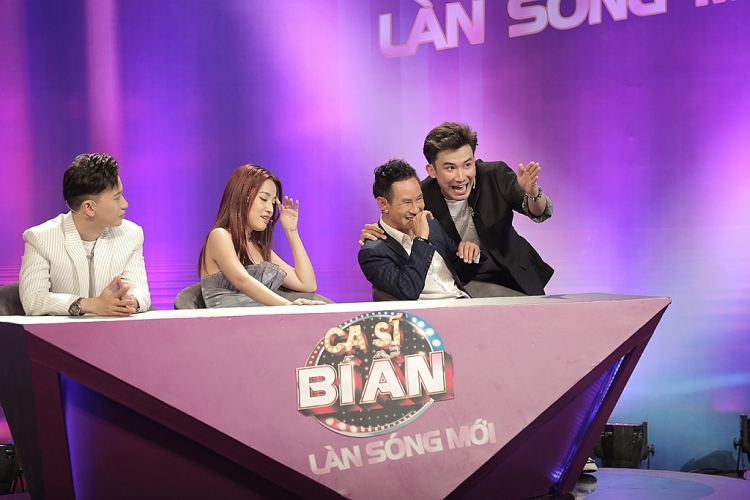 Lý Hải lần đầu song ca siêu hit 'Liều thuốc cho trái tim' cùng S.T Sơn Thạch tại sân khấu 'Ca sĩ bí ẩn'