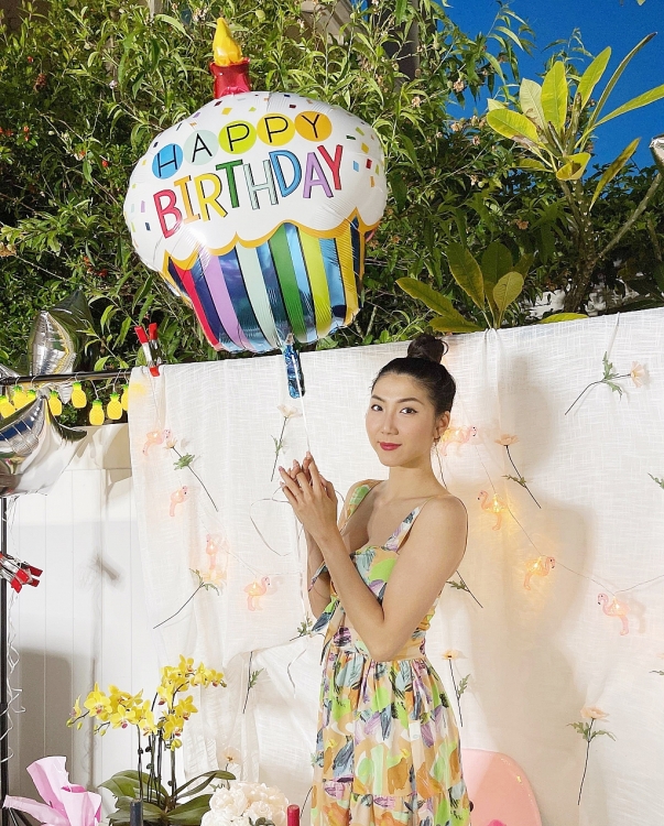 Mừng sinh nhật tuổi 33, cựu siêu mẫu, diễn viên Ngọc Quyên nhận quà đặc biệt từ con trai