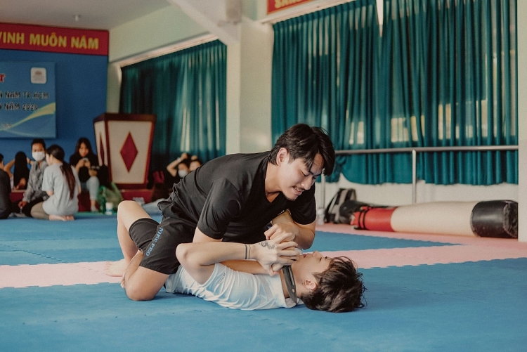 Jun Vũ bị đánh bầm dập vì dám đối đầu với Anh Tú trong 'Chìa khóa trăm tỷ'