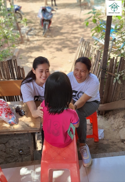 'Road to Miss Universe' tập 7: Hoa hậu Khánh Vân kể lại hành trình hơn một năm cùng ngôi nhà One Body Village