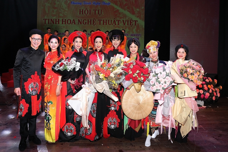 Xuất hiện ấn tượng khi trình diễn thời trang, Lý Hương được đào lại hình ảnh từng đoạt top 5 'Hoa hậu thời trang 1991'
