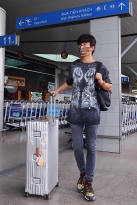 Vừa ra mắt MV 'Yêu thương quay về', Nathan Lee lập tức đi du lịch vòng quanh châu Á