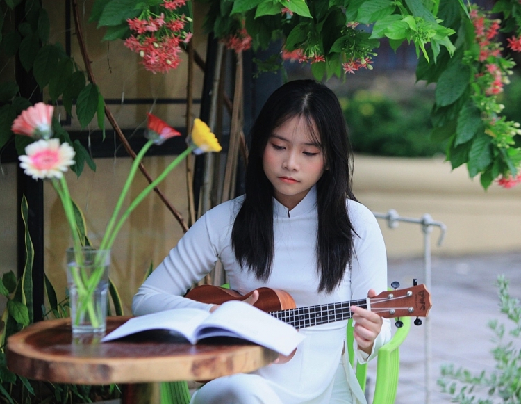 Hà Mi: Tuổi 14 trong trẻo của sao nhí phim 'Cô gái đến từ hôm qua'