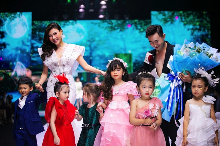 Hương Giang cùng các học trò bùng nổ trong Tuần lễ thời trang của Xuân Lan