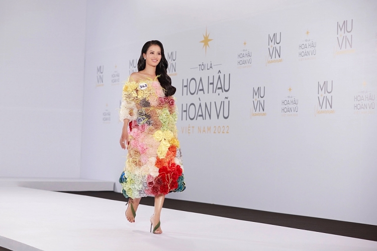 Thí sinh tung skill tiếng Anh, tự tin là một 'rich-woman' tại 'Tôi là Hoa hậu hoàn vũ Việt Nam 2022'