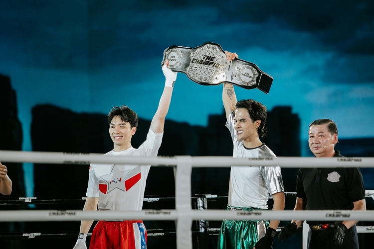 Hai 'bóng hồng' Hoàng Hạnh và Thu Huyền 'so găng' trên sàn boxing của 'The Champion'