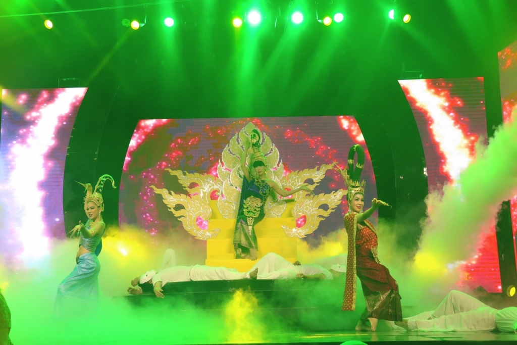 Đoàn lô tô Hương Nam chi 300 triệu đồng tổ chức đêm nhạc 'Hương Nam by night'