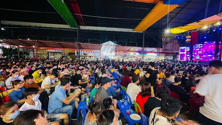 Đoàn lô tô Hương Nam chi 300 triệu đồng tổ chức đêm nhạc 'Hương Nam by night'