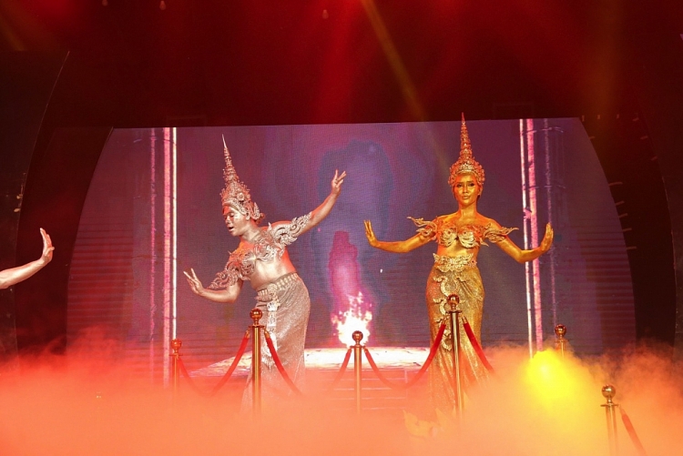 Đoàn lô tô Hương Nam chi 300 triệu đồng tổ chức đêm nhạc 'Hương Nam by night'