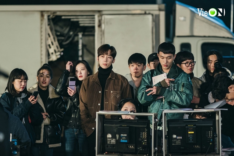 'Sao Băng' của Lee Sung Kyung: Giải mã sự thật phía sau hậu trường của giới giải trí Hàn Quốc