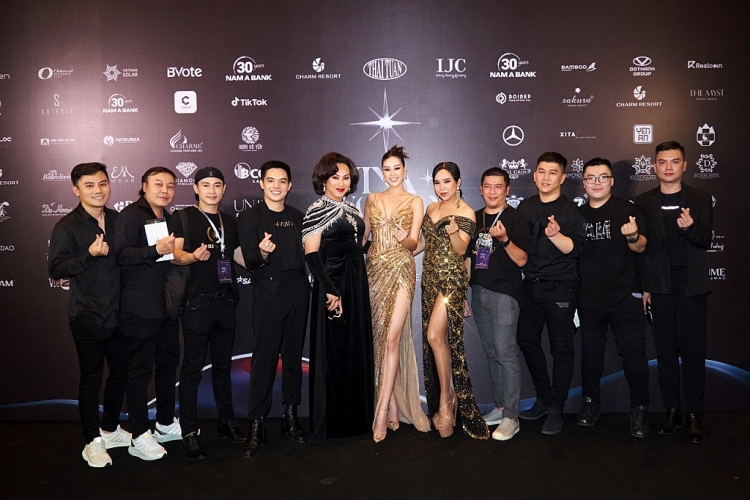 Mãn nhãn với phần trình diễn thăng hoa của top 71 'Hoa hậu hoàn vũ Việt Nam 2022' tại 'Vinawoman Fashion Show'