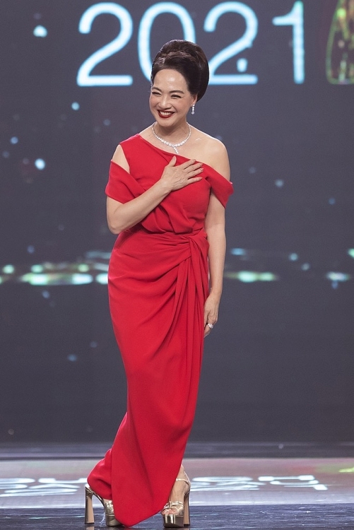NSND Lê Khanh cùng dàn sao Việt đổ bộ tại đêm bán kết 'Hoa hậu du lịch Việt Nam toàn cầu 2021'