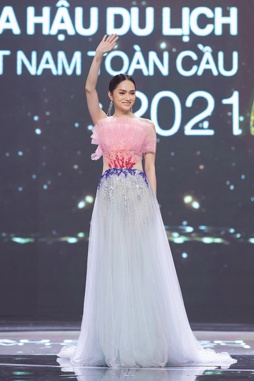 NSND Lê Khanh cùng dàn sao Việt đổ bộ tại đêm bán kết 'Hoa hậu du lịch Việt Nam toàn cầu 2021'