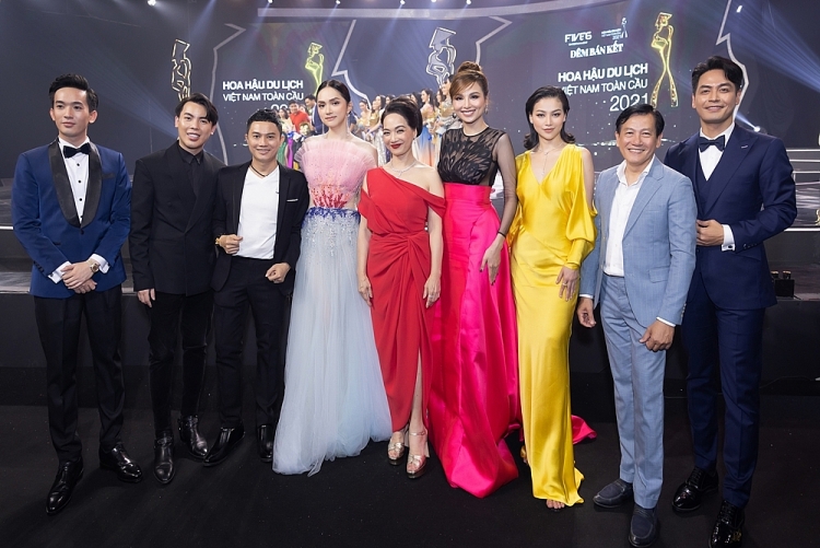 NSND Lê Khanh cùng dàn sao Việt đổ bộ tại đêm bán kết 'Hoa hậu du lịch Việt Nam toàn cầu 2021'