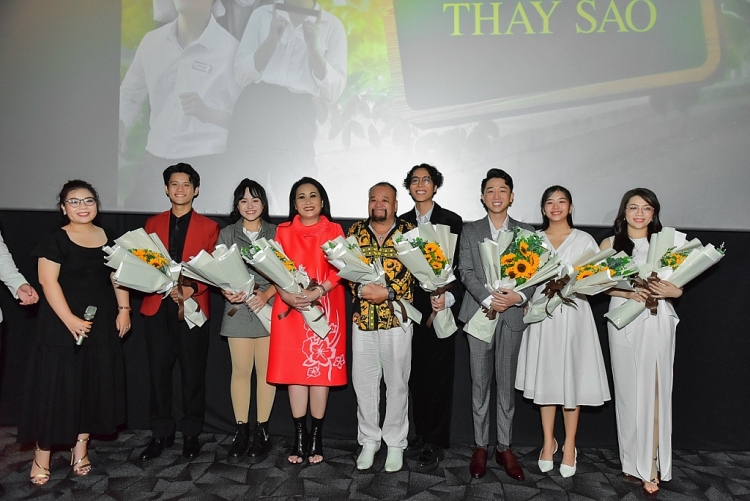 Ekip web-drama 'Cô lầy thầy sao' giao lưu cùng người hâm mộ và báo chí