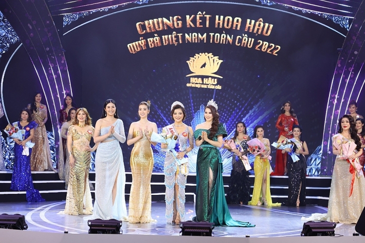 Doanh nhân Trần Thị Ái Loan đăng quang 'Hoa hậu quý bà Việt Nam toàn cầu 2022'