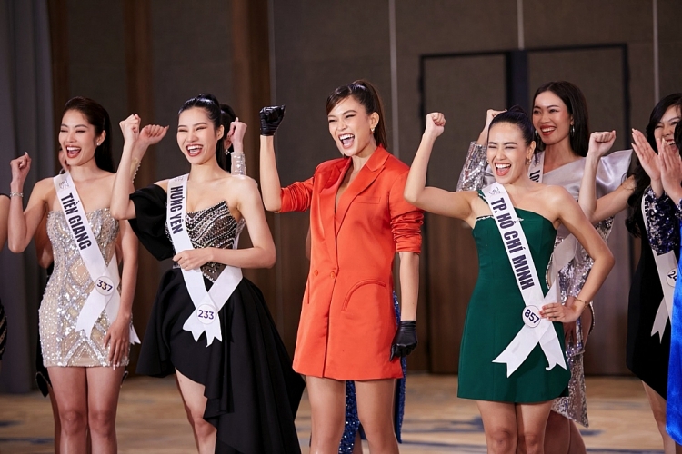 Đông Nhi thể hiện bài hát chủ đề '#Vinawoman' của 'Hoa hậu hoàn vũ Việt Nam 2022'
