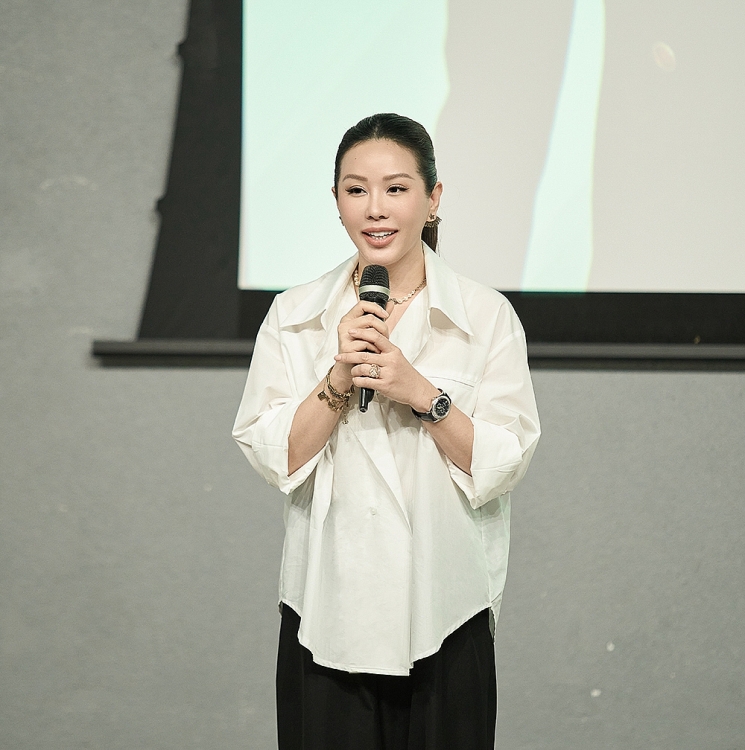 Hoa hậu Thu Hoài làm diễn giả truyền kinh nghiệm, cảm hứng cho các bạn trẻ