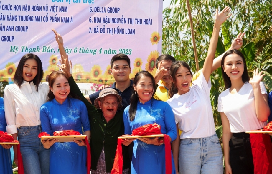 Top 3 'Hoa hậu hoàn vũ Việt Nam' tham gia Lễ khánh thành cầu Kênh Nhánh, trao quà cho bà con nghèo tỉnh Long An
