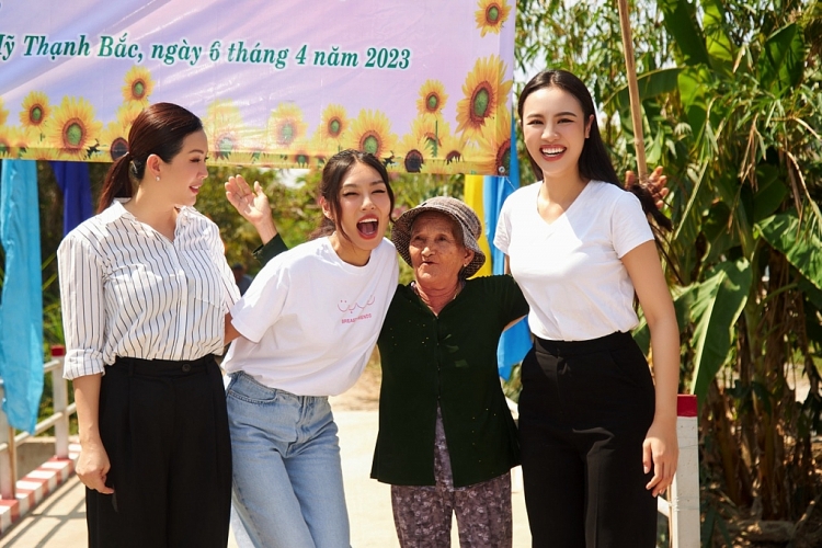 Top 3 'Hoa hậu hoàn vũ Việt Nam' tham gia Lễ khánh thành cầu Kênh Nhánh, trao quà cho bà con nghèo tỉnh Long An