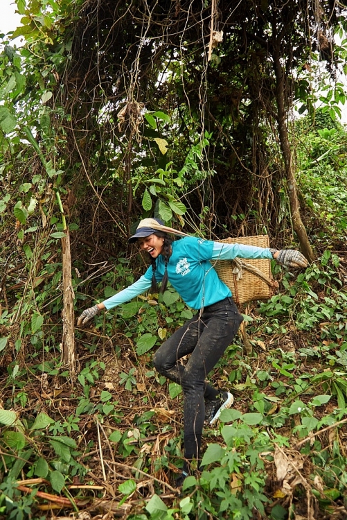 Hoa hậu H'Hen Niê và những người bạn trồng 4ha rừng tại Vườn quốc gia Bến En