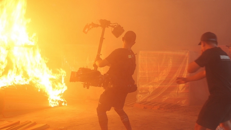 'Lật mặt 6': Chuyện chưa kể đằng sau cảnh đốt kho