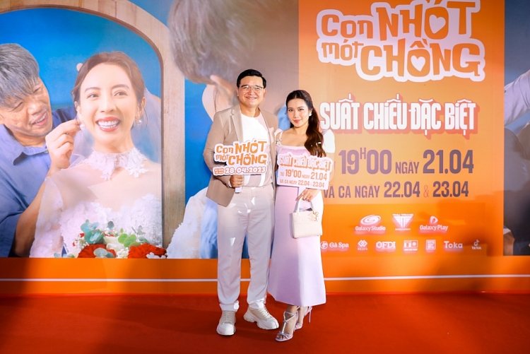 Thu Trang, Tiến Luật tái hiện đám cưới trên thảm đỏ 'Con Nhót mót chồng', xúc động nhất khoảnh khắc Thái Hòa cầm tay gả con gái