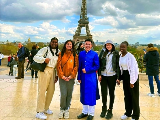 Đoan Trường: Đợi chờ 9 năm trở lại Paris chỉ để mặc áo dài Việt Nam!