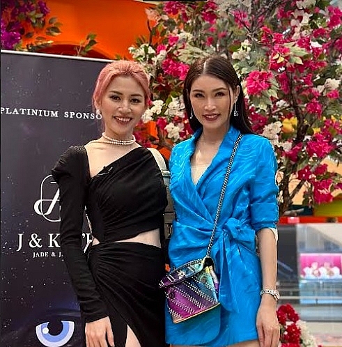 Thanh Huyền Nguyễn và Amber Chia là 2 trong số các giám khảo của cuộc thi, cả hai đều sở hữu cho riêng mình một học viện đào tạo người mẫu