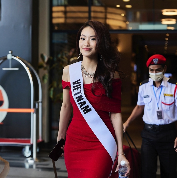 Lâm Châu của Việt Nam đang theo học tại Canada, việc giao tiếp với các thí sinh khác không hề gây khó khăn đối với cô