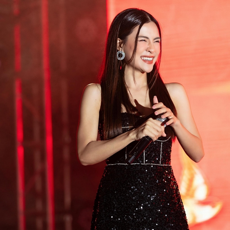 Sara Lưu hát cùng Diva Mỹ Linh và dàn nhạc công Bucharest Symphony Orchestra ở 'Hoa Sen SoundFest 2023'