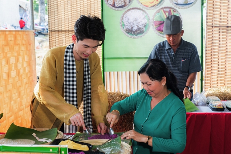 NTK Nguyễn Minh Công và Hoa hậu Bảo Ngọc làm đại sứ quảng bá ẩm thực tại Lễ hội Bánh dân gian Nam Bộ