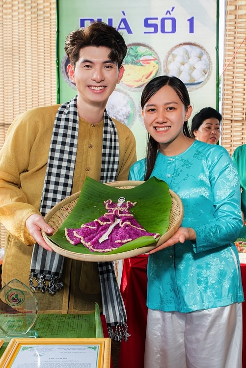NTK Nguyễn Minh Công và Hoa hậu Bảo Ngọc làm đại sứ quảng bá ẩm thực tại Lễ hội Bánh dân gian Nam Bộ